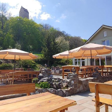 Pod Hradom Restaurant & Pension Topoľčany Exteriör bild