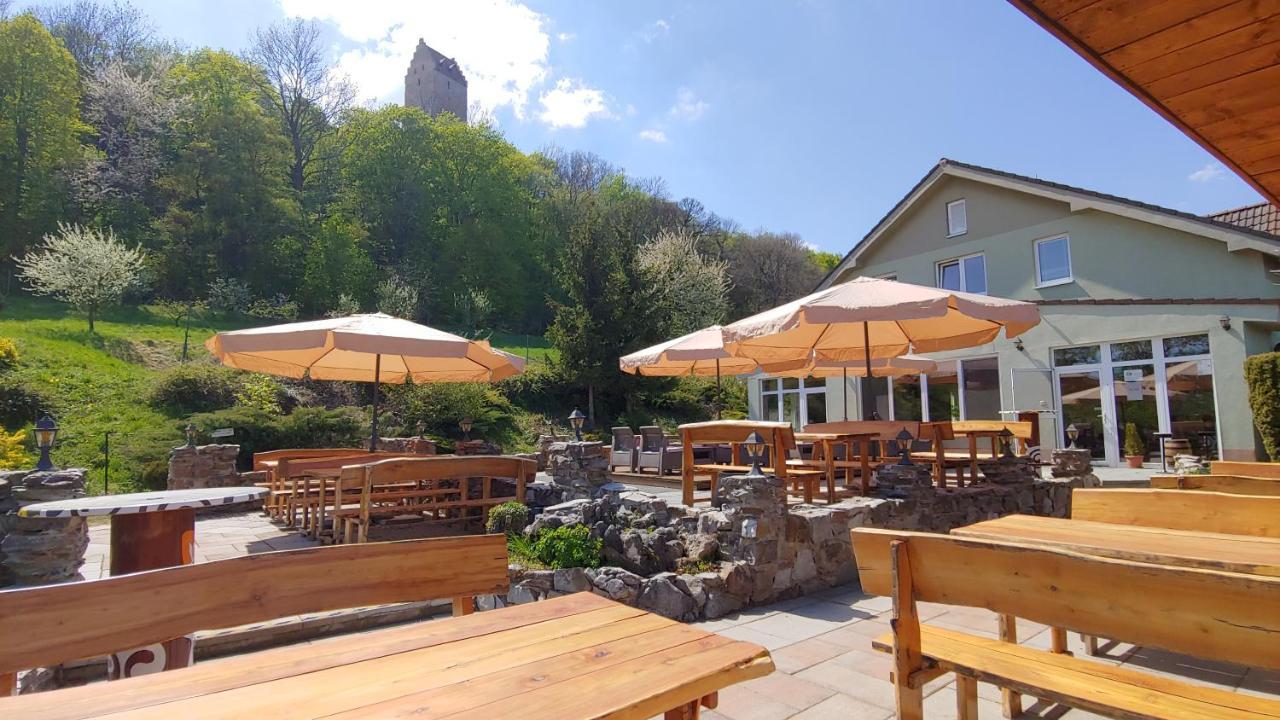 Pod Hradom Restaurant & Pension Topoľčany Exteriör bild
