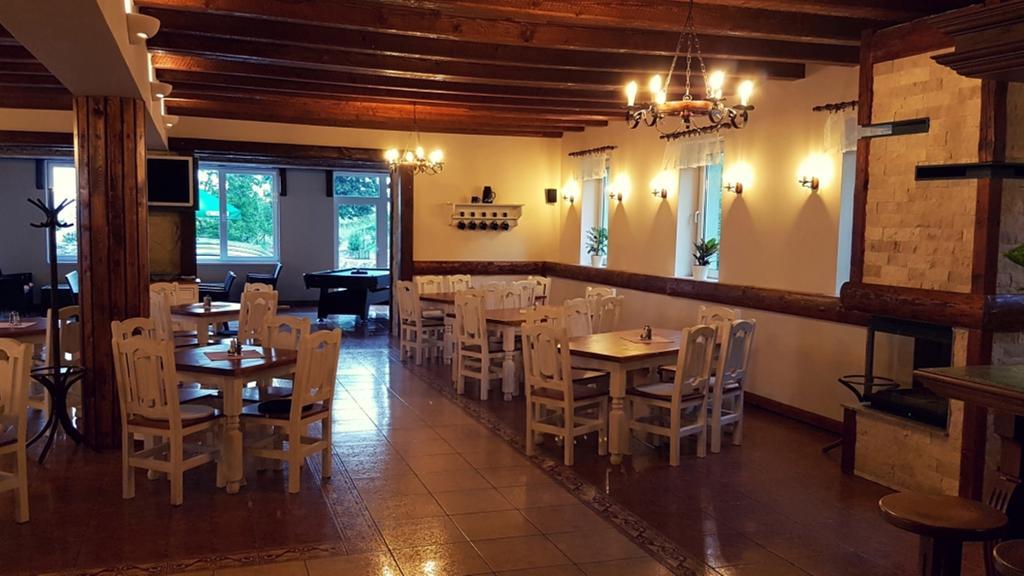 Pod Hradom Restaurant & Pension Topoľčany Exteriör bild