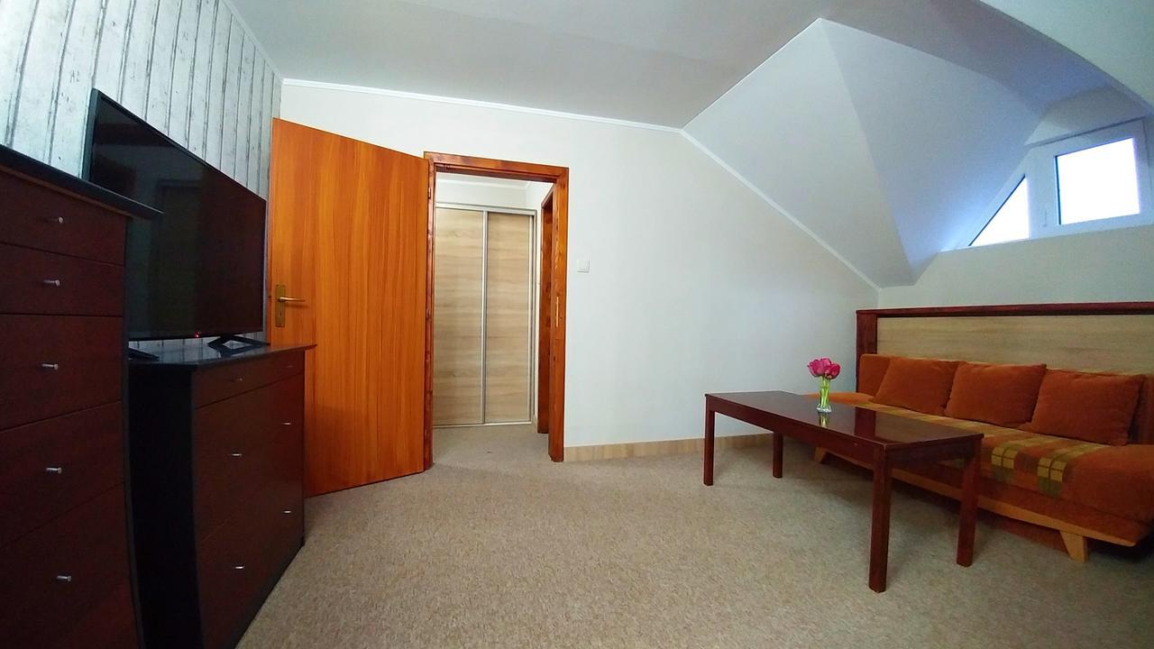 Pod Hradom Restaurant & Pension Topoľčany Exteriör bild