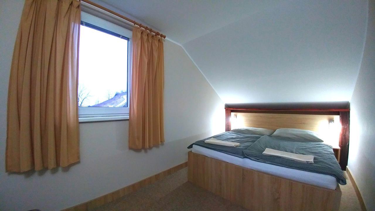 Pod Hradom Restaurant & Pension Topoľčany Exteriör bild