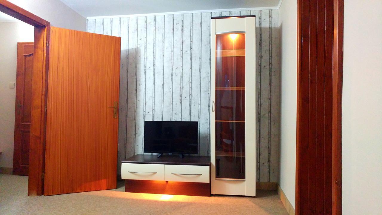 Pod Hradom Restaurant & Pension Topoľčany Exteriör bild