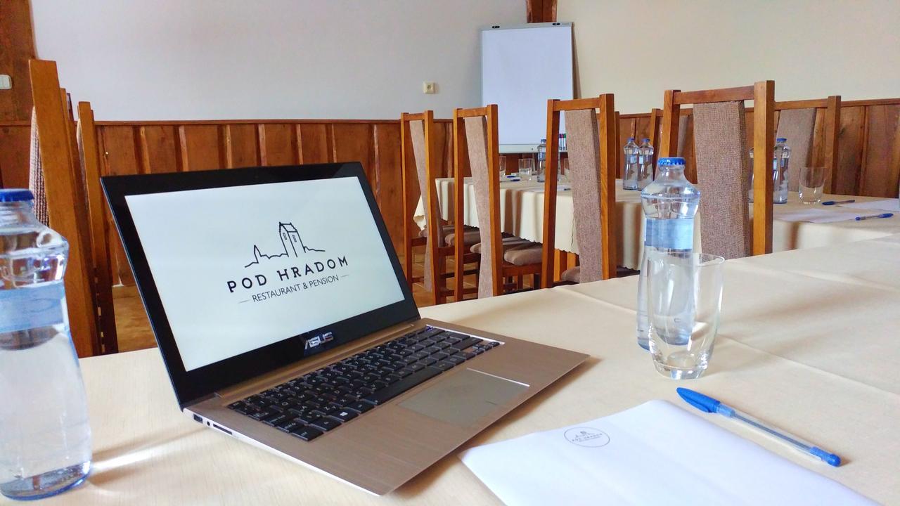 Pod Hradom Restaurant & Pension Topoľčany Exteriör bild