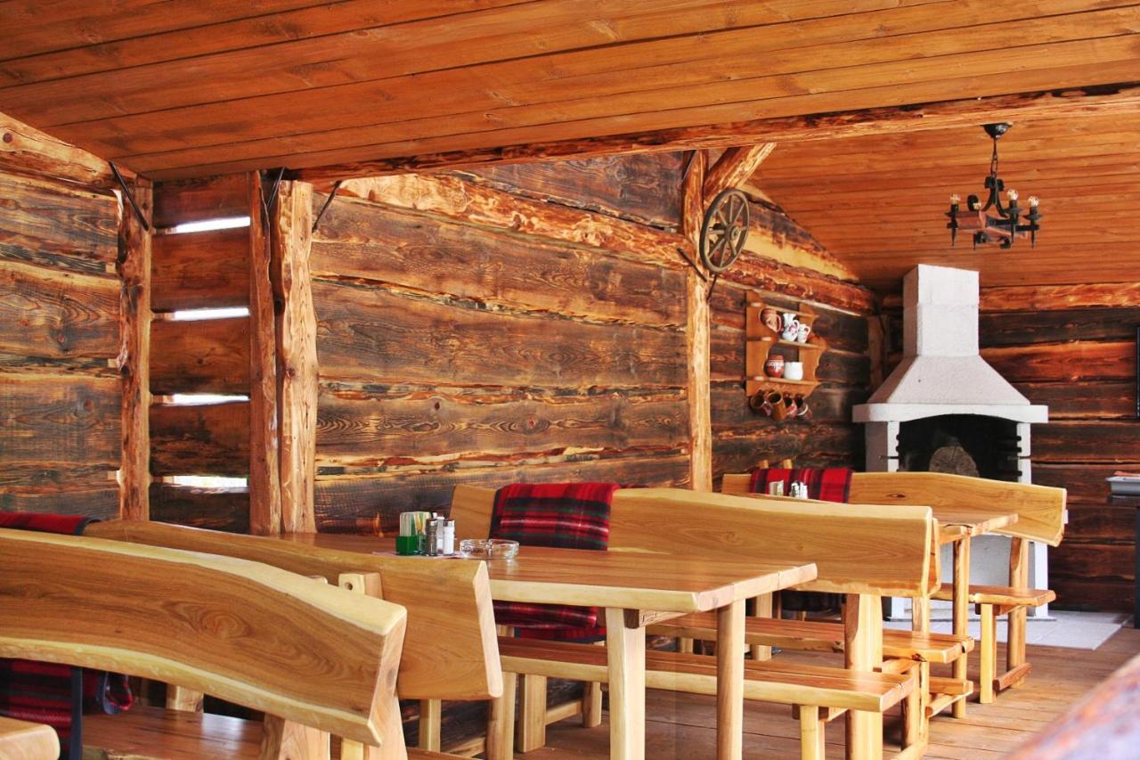 Pod Hradom Restaurant & Pension Topoľčany Exteriör bild
